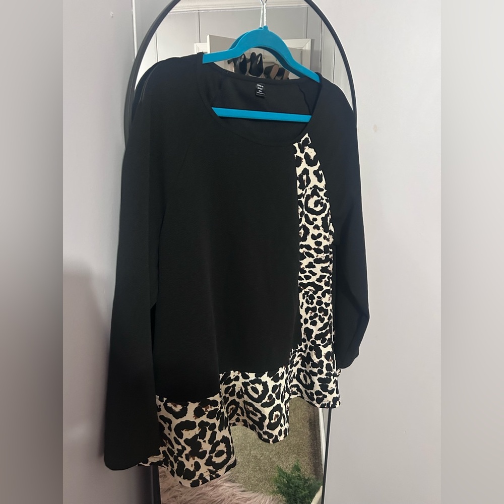 Stylish Black and tan Leopard Print Women's Top